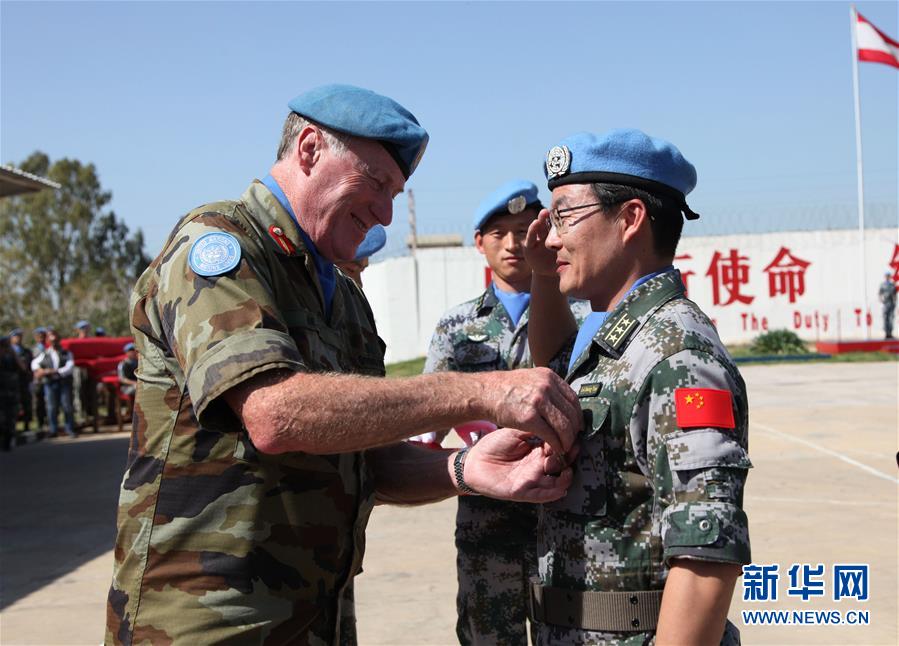 （国际·图文互动）（2）中国赴黎维和官兵荣获联合国“和平荣誉勋章”